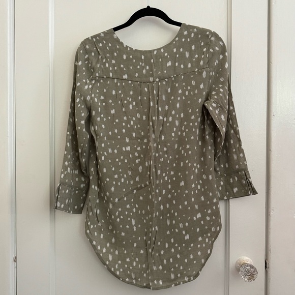 5/$25 Como Blu Sage Green Button Up Blouse - Picture 2 of 3